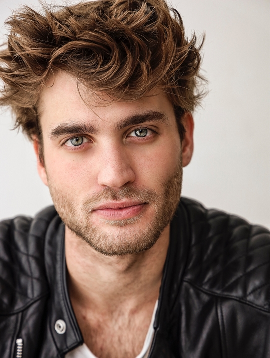 Intro photo of Alex Fabregas