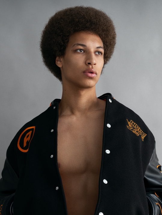 Intro photo of Delinho Lawalata