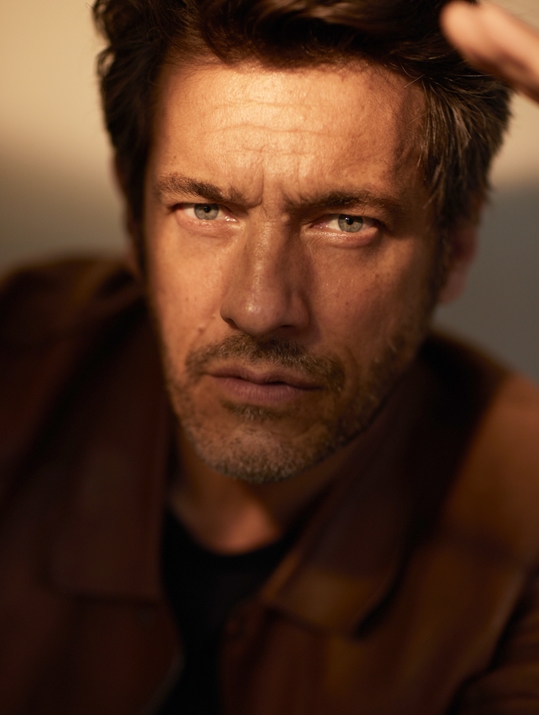 Intro photo of Jonathan Caillat