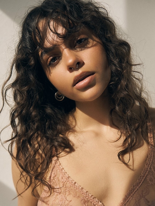 Intro photo of Laura Bary