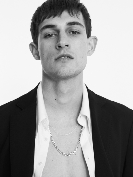 Intro photo of Roberto Drishti